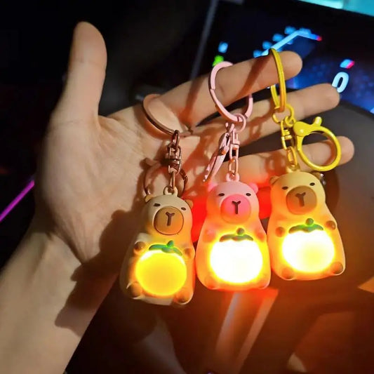 Porte-clé capybara lumineux LED en marron rose ou jaune