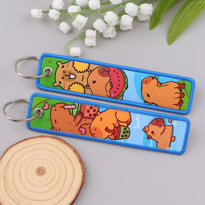 Porte-clé capybara brodé style boho fait main