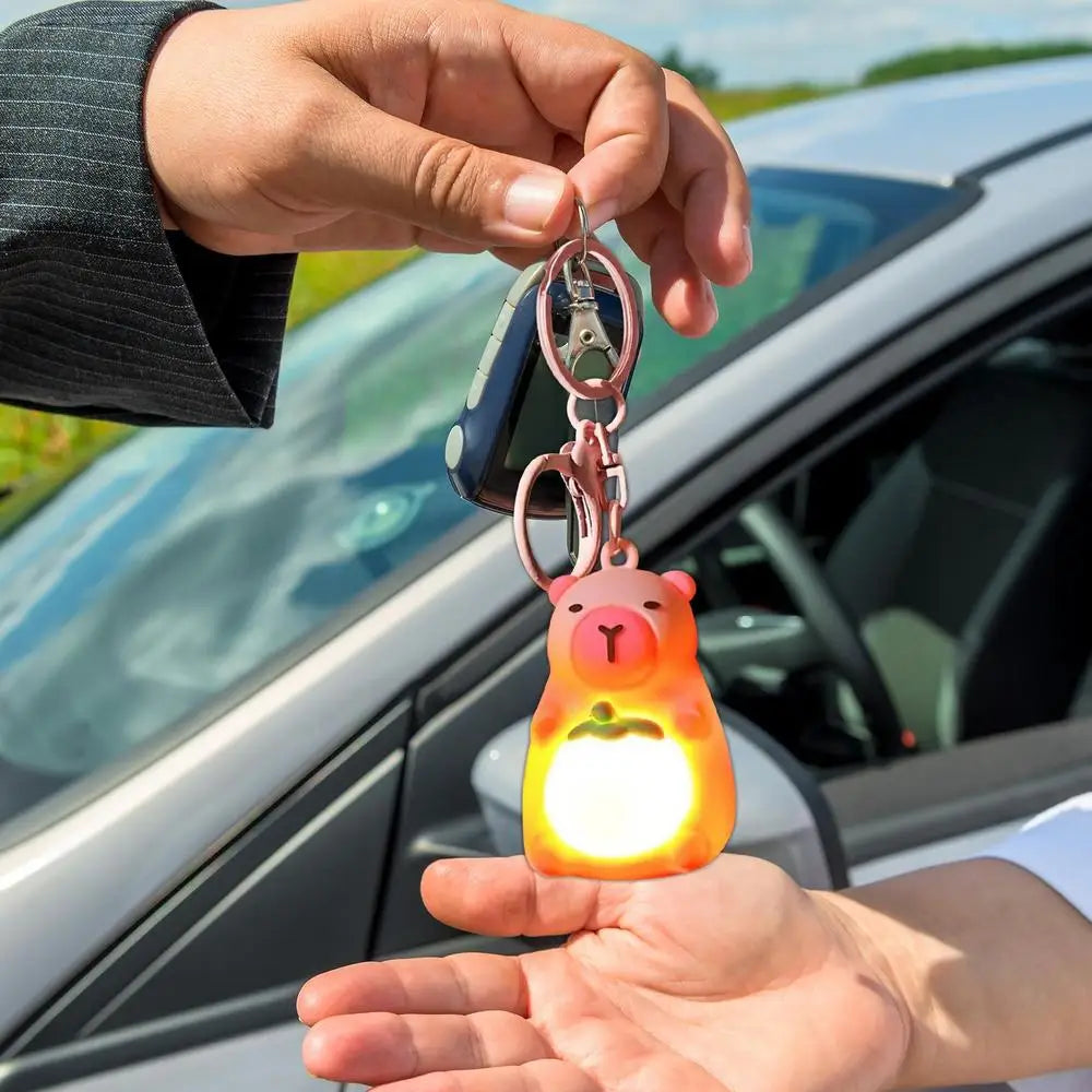 Porte-clé capybara lumineux LED en marron rose ou jaune