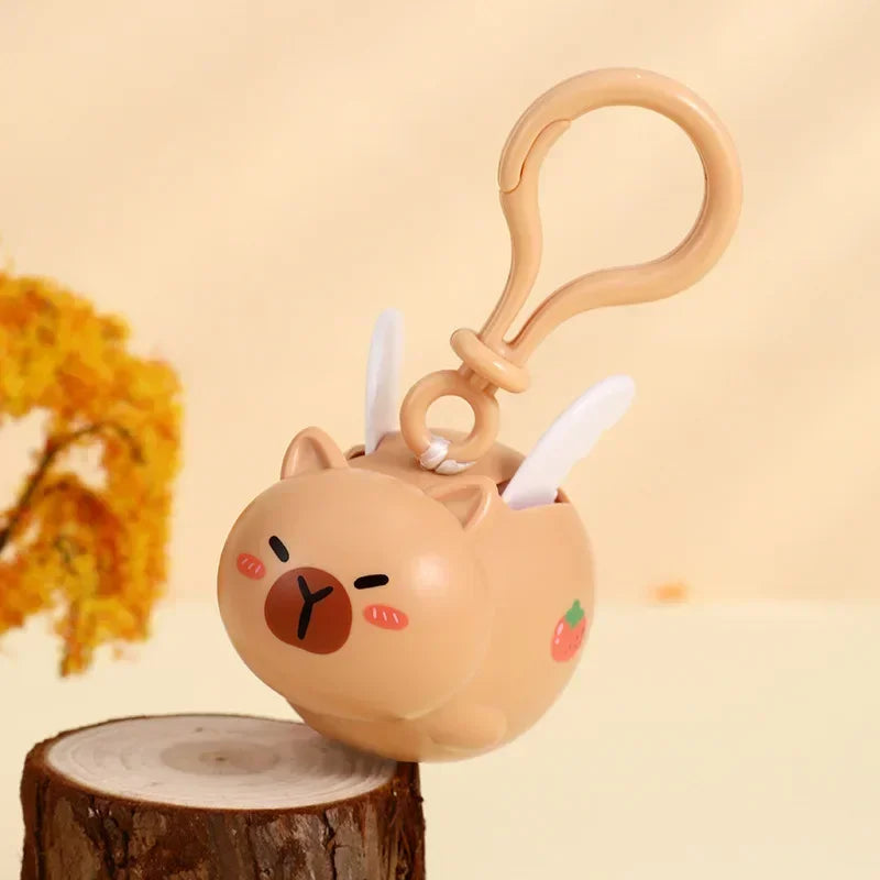 Porte-clé capybara ailé qui tremble en remontant quand on tire le fil