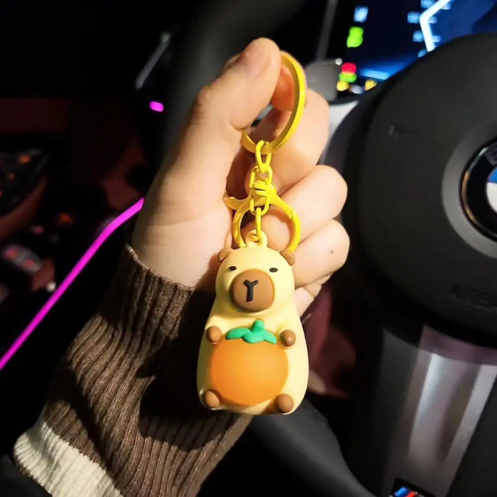 Porte-clé capybara lumineux LED en marron rose ou jaune