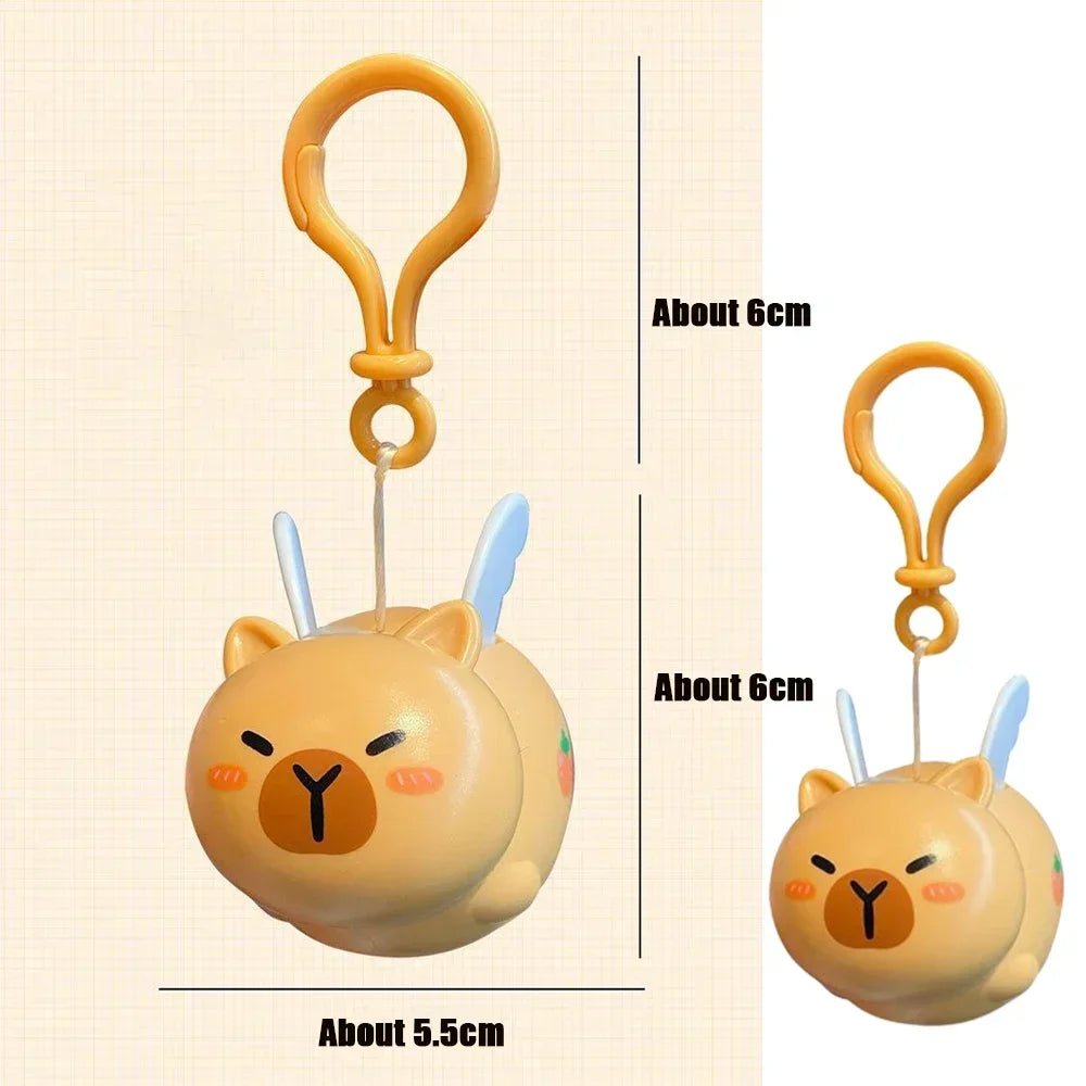 Porte-clé capybara ailé qui tremble en remontant quand on tire le fil
